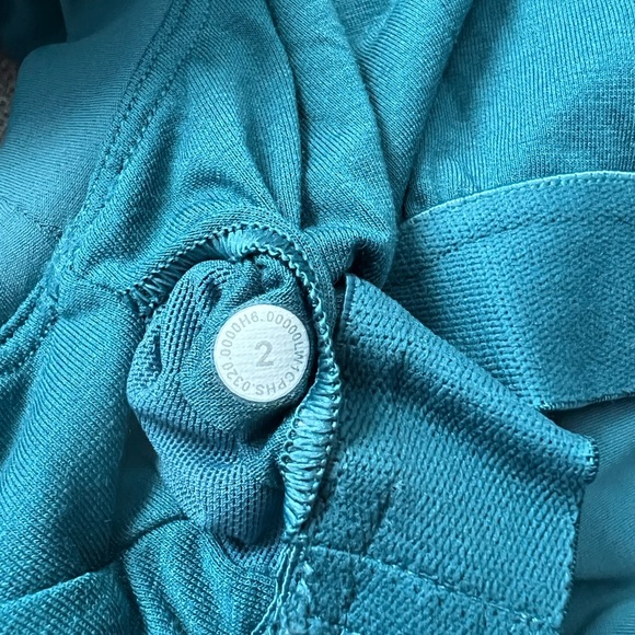 Lululemon Sleeveless Cropped Active Top in Teal - Picture 8 of 9